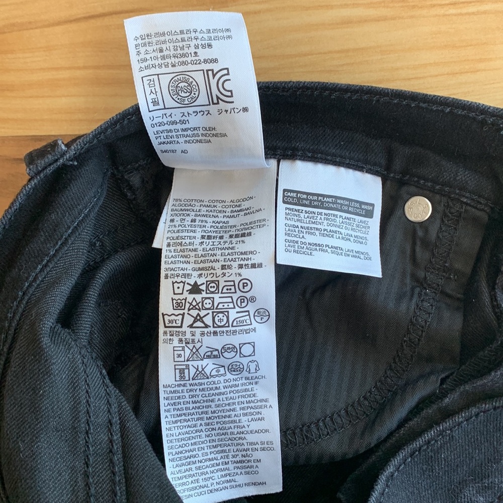 Levi Strauss Black Denim Shorts - Picture 5 of 5